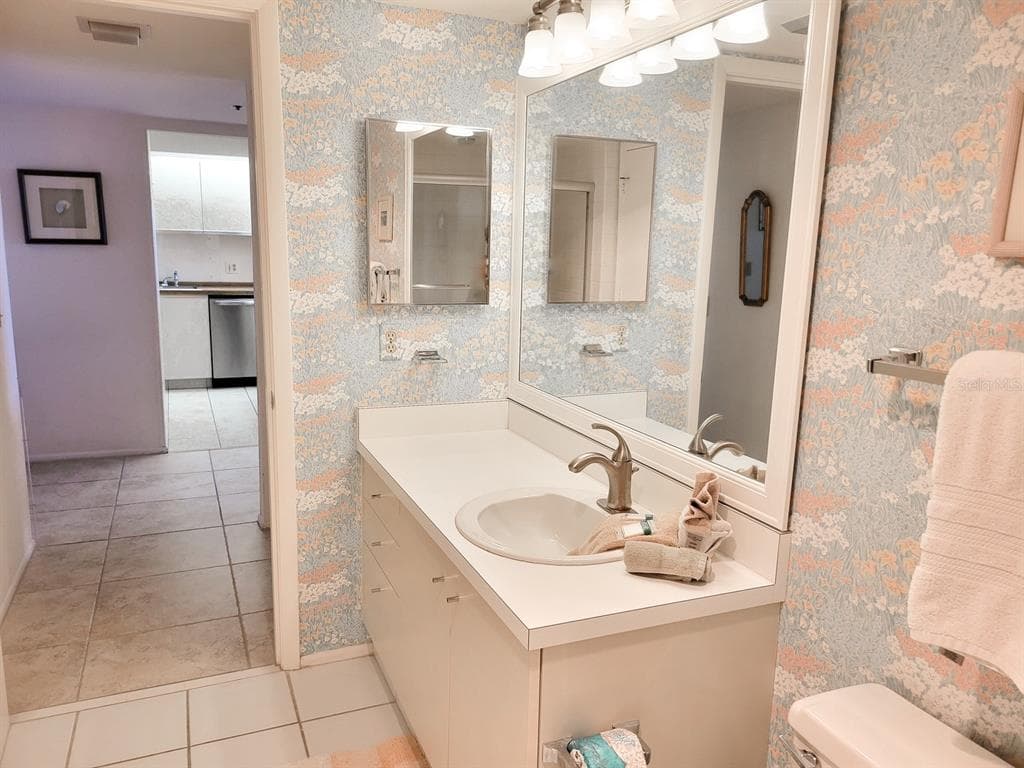 1105 GULF OF MEXICO DRIVE 402 photo 10