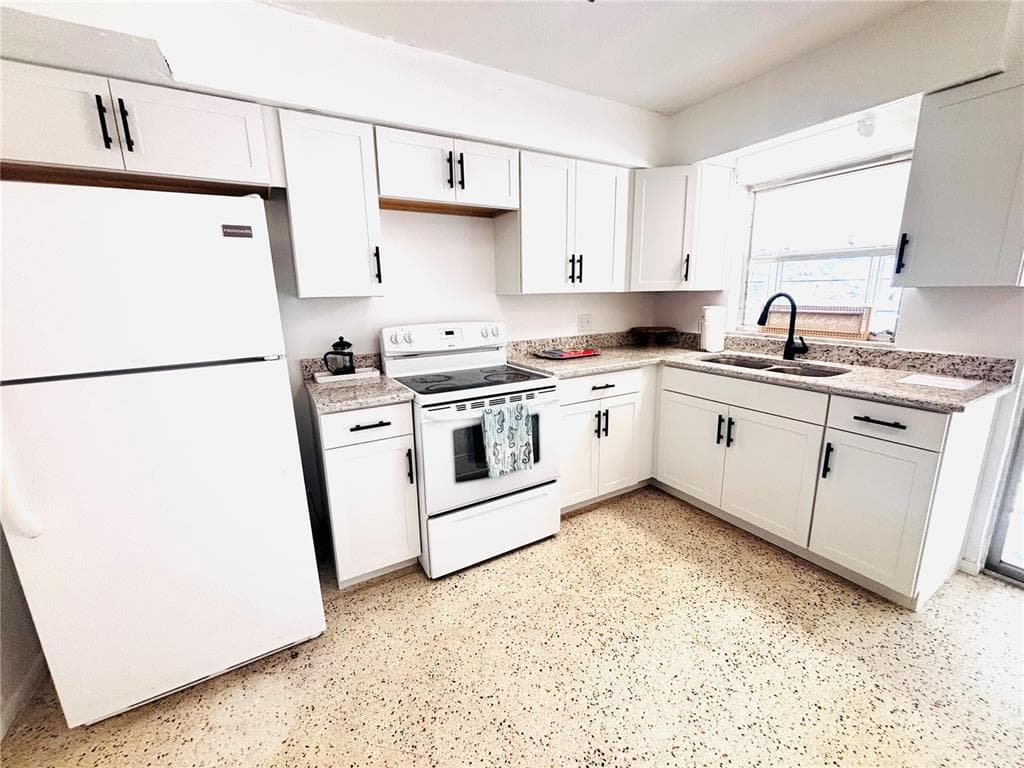 6125 BEACON POINT DRIVE 4