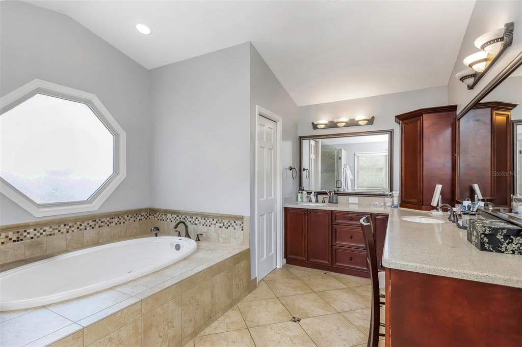 1065 SABLE COURT NE photo 13