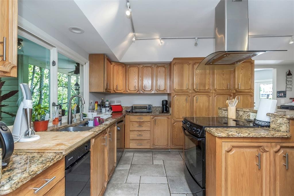 1065 SABLE COURT NE photo 16