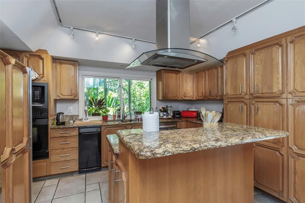 1065 SABLE COURT NE photo 4