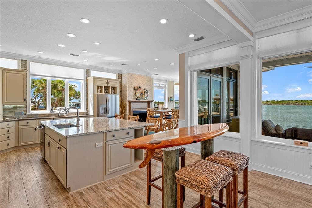 2012 SPYGLASS LANE photo 14