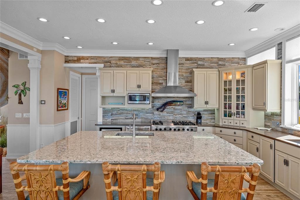 2012 SPYGLASS LANE photo 18