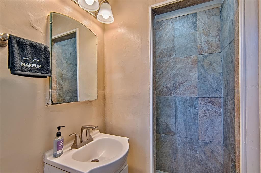 1636 NW 8TH AVENUE photo 19