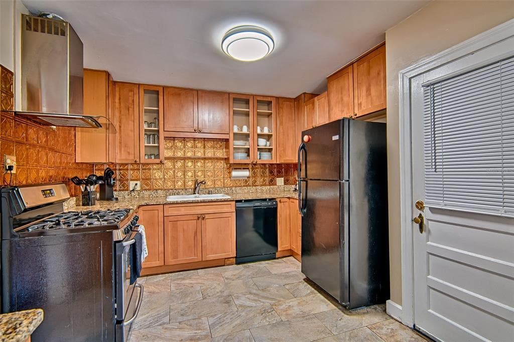 1636 NW 8TH AVENUE photo 8