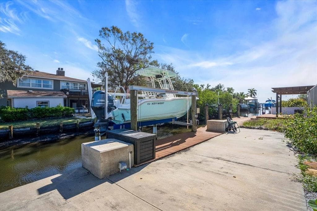 524 PALM AVENUE photo 9