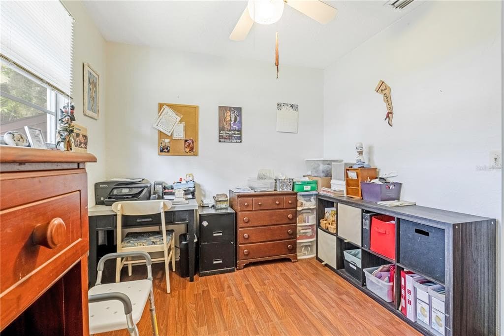 24 OAK STREET photo 17