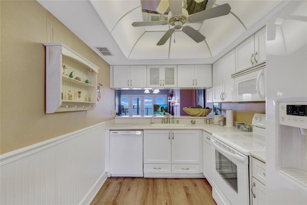 1582 GULF BOULEVARD 1506 photo 13