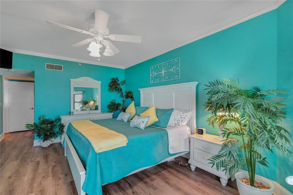 1582 GULF BOULEVARD 1506 photo 16