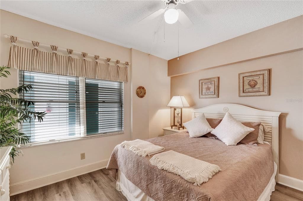 1582 GULF BOULEVARD 1506 photo 24