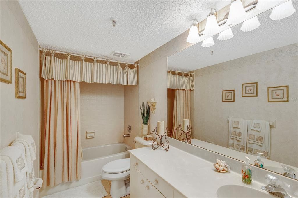 1582 GULF BOULEVARD 1506 photo 19