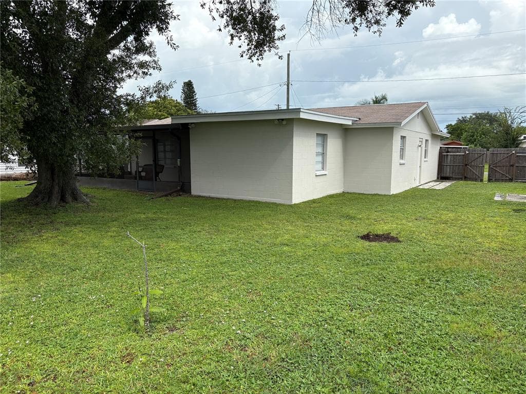 6418 W PARIS STREET photo 2