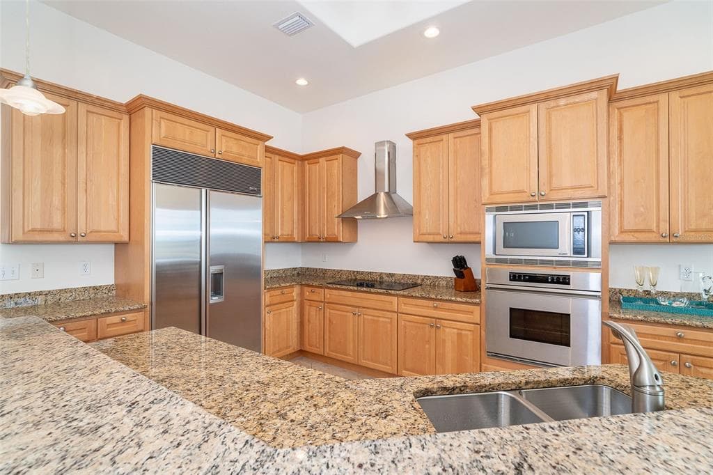 1375 BEACH ROAD 309 photo 16