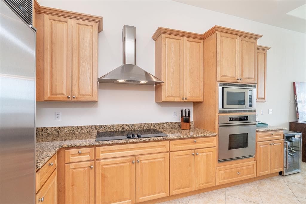 1375 BEACH ROAD 309 photo 17