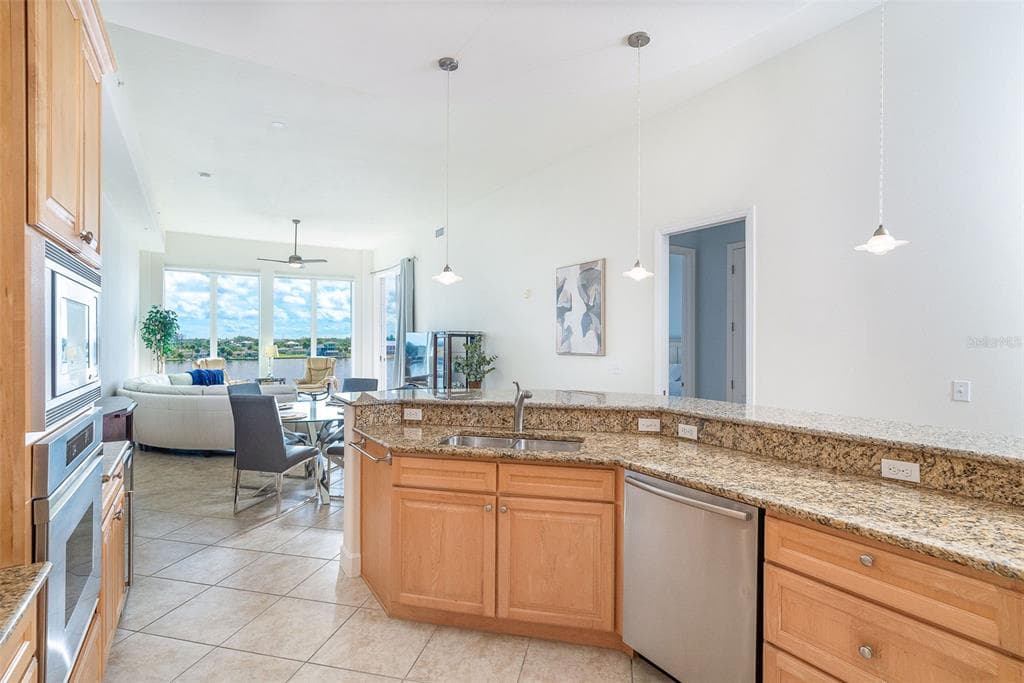 1375 BEACH ROAD 309 photo 18