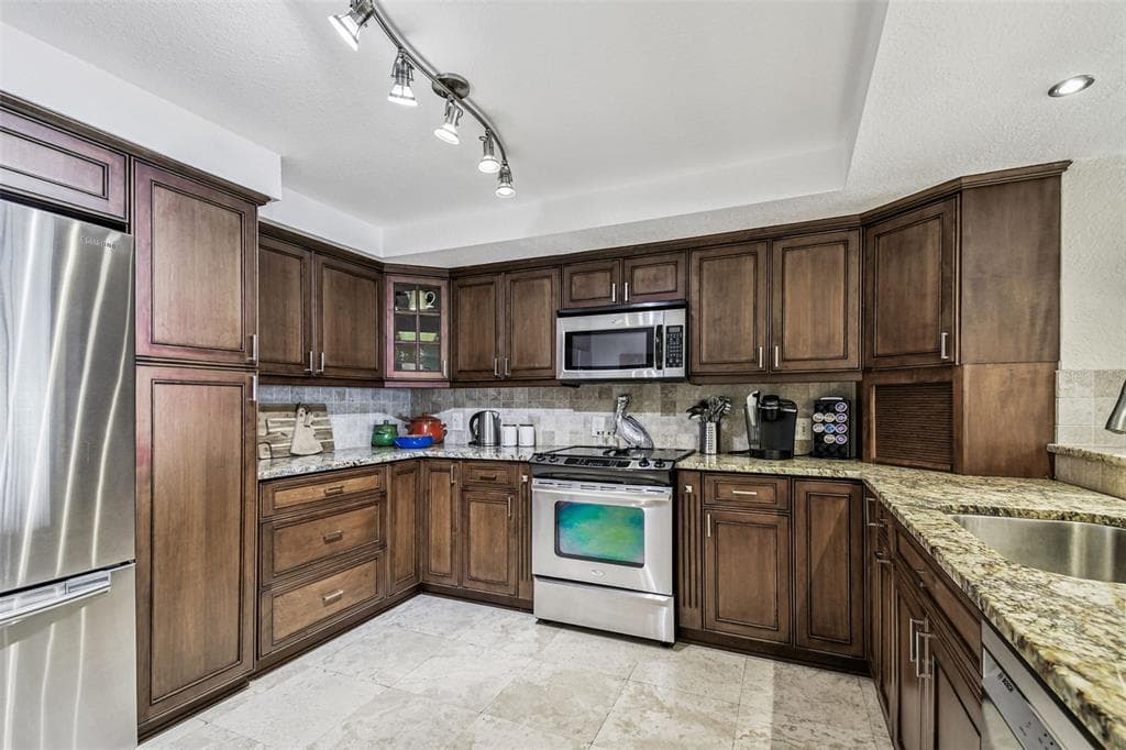 127 1ST STREET E 103 photo 16