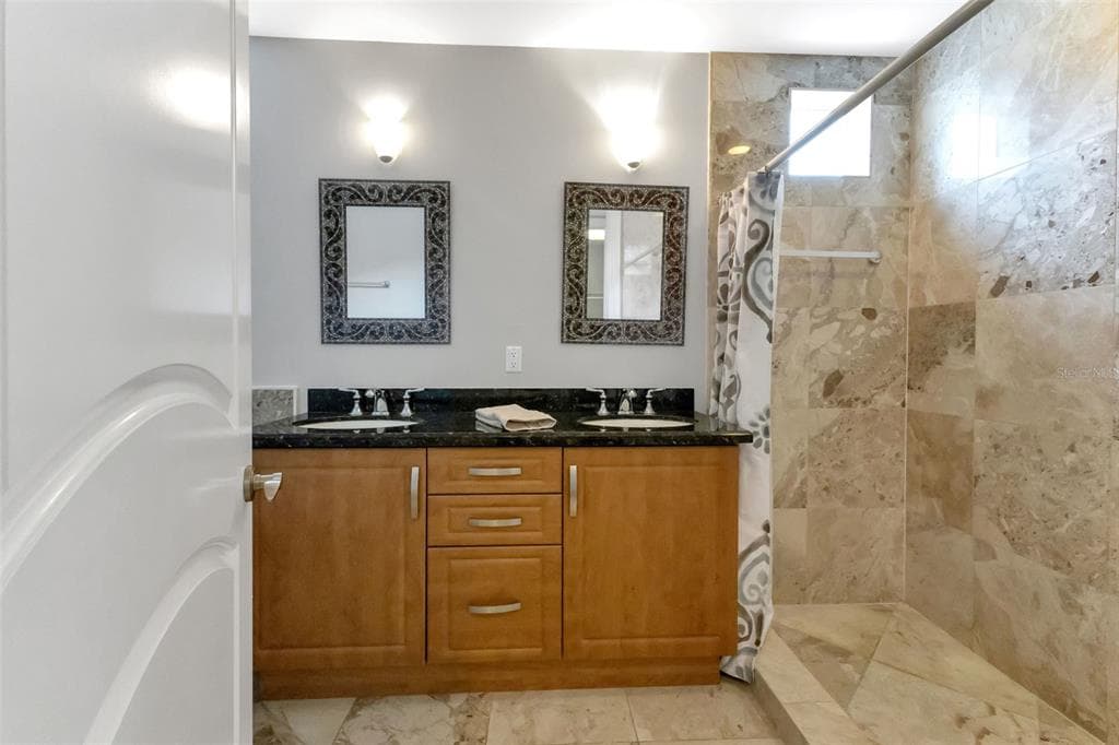 2522 MAGDALINA DRIVE photo 7