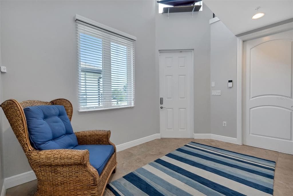 2522 MAGDALINA DRIVE photo 3