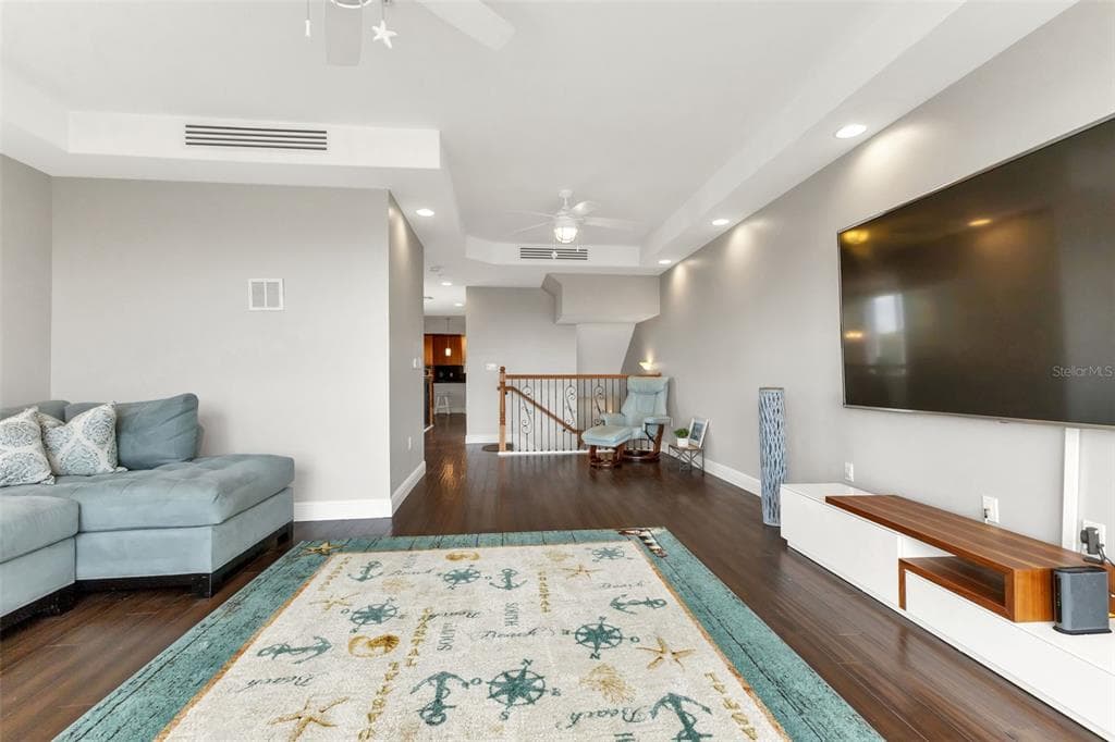 2522 MAGDALINA DRIVE photo 24