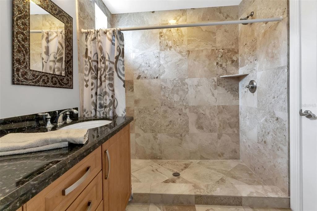 2522 MAGDALINA DRIVE photo 10