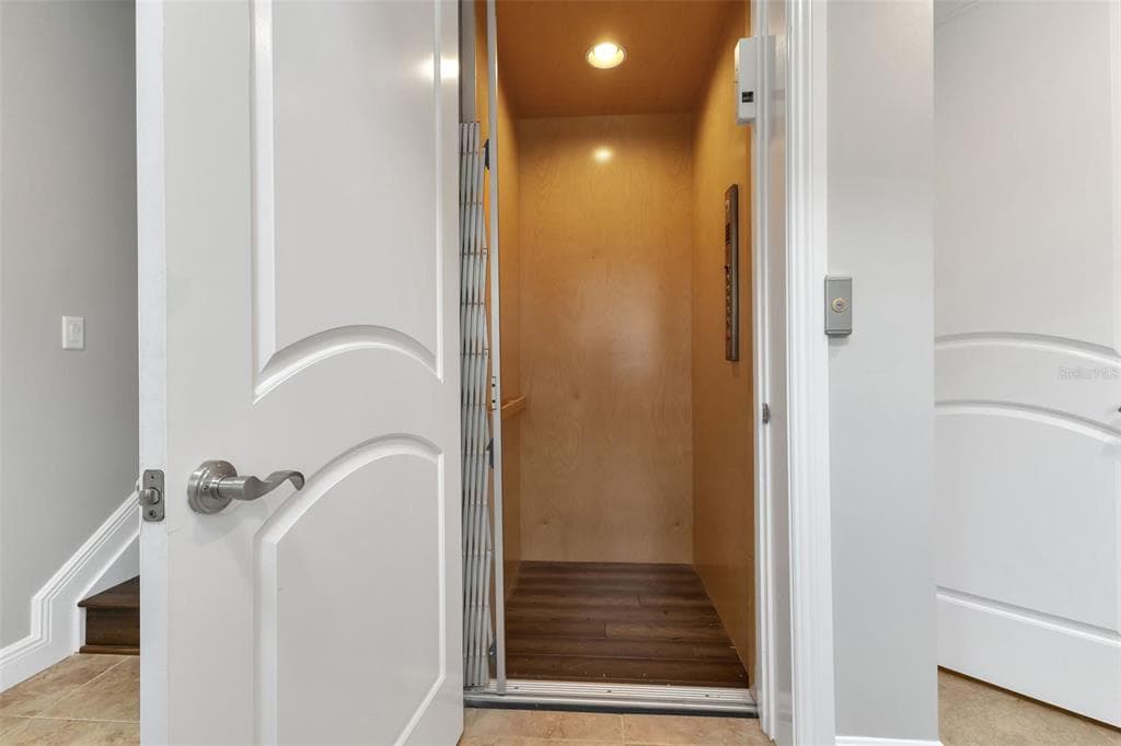 2522 MAGDALINA DRIVE photo 4