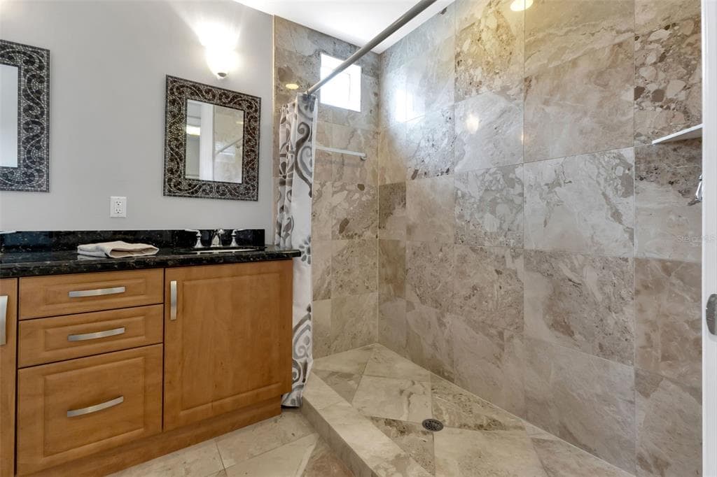 2522 MAGDALINA DRIVE photo 8