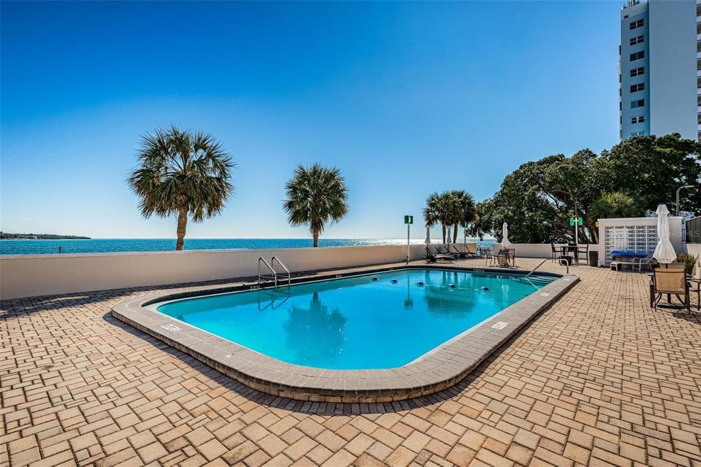 7100 SUNSHINE SKYWAY LANE S #608 5