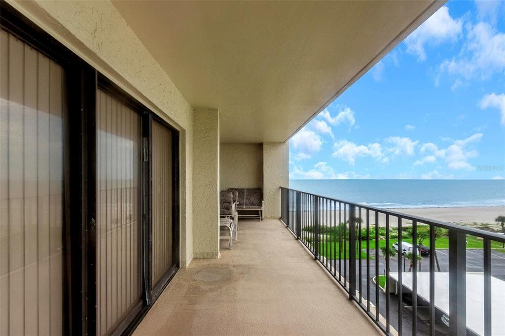 1480 GULF BOULEVARD 506 photo 2
