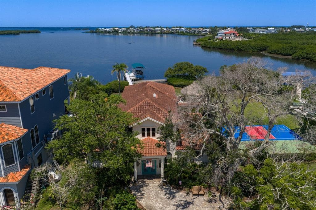 1632 SEA BREEZE DRIVE photo 1