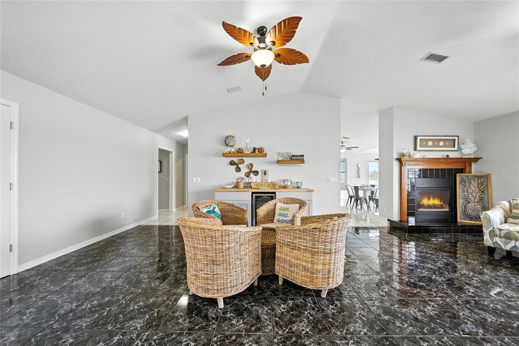2435 N WATERSEDGE DRIVE photo 8