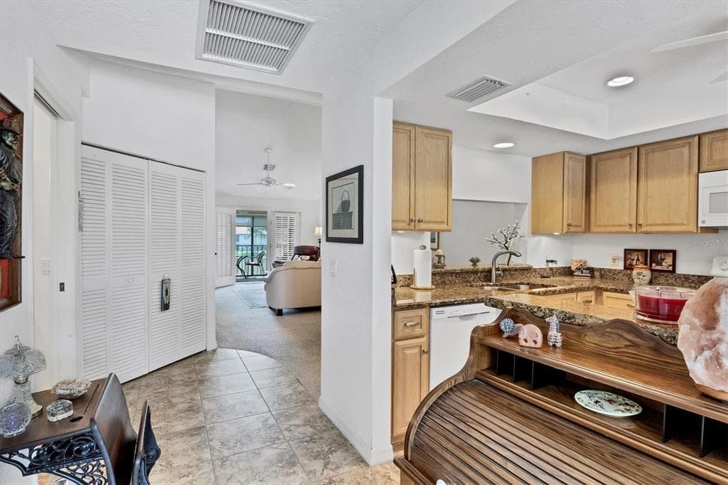 504 PINE HOLLOW CIRCLE 504 photo 12
