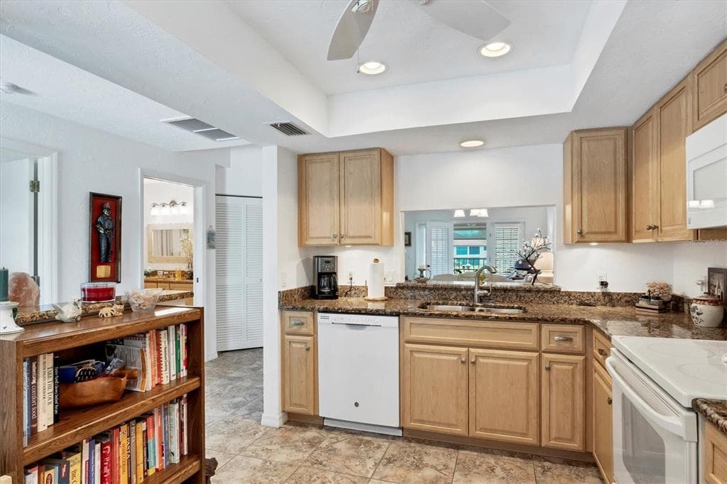 504 PINE HOLLOW CIRCLE 504 photo 14