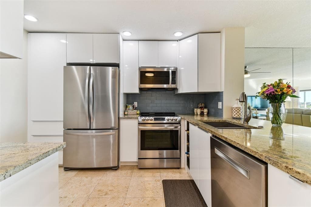 100 BLUFF VIEW DRIVE 607A photo 17