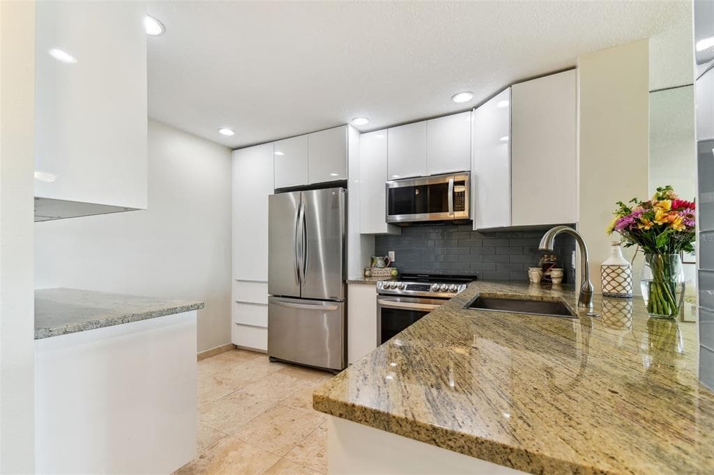 100 BLUFF VIEW DRIVE 607A photo 12
