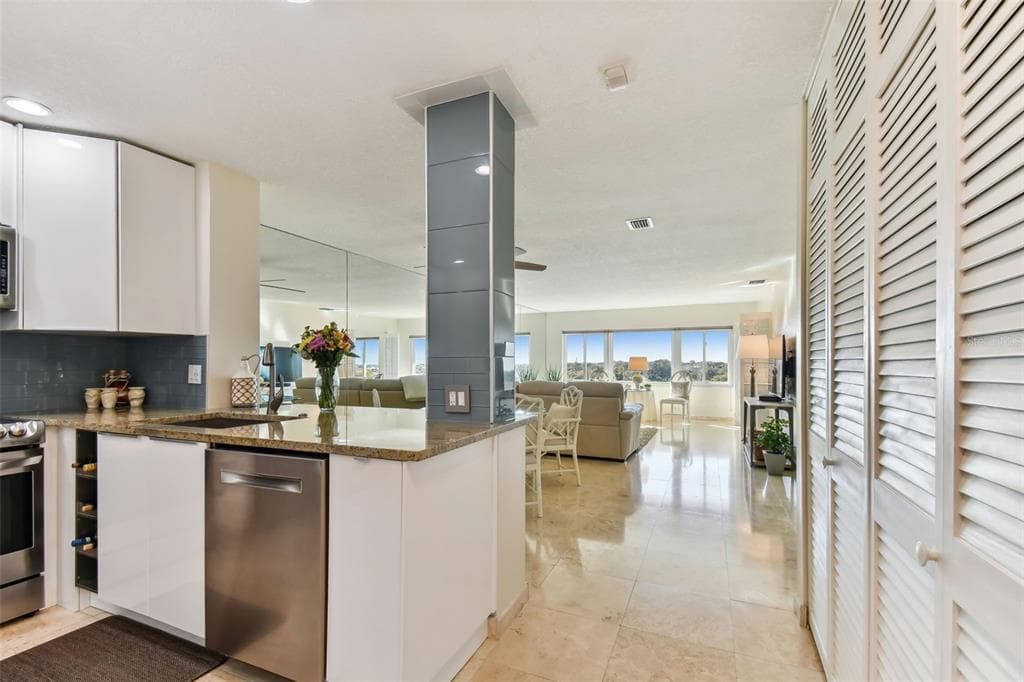 100 BLUFF VIEW DRIVE 607A photo 11