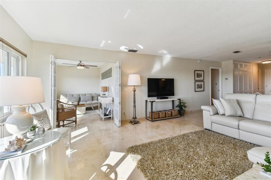 100 BLUFF VIEW DRIVE 607A photo 25