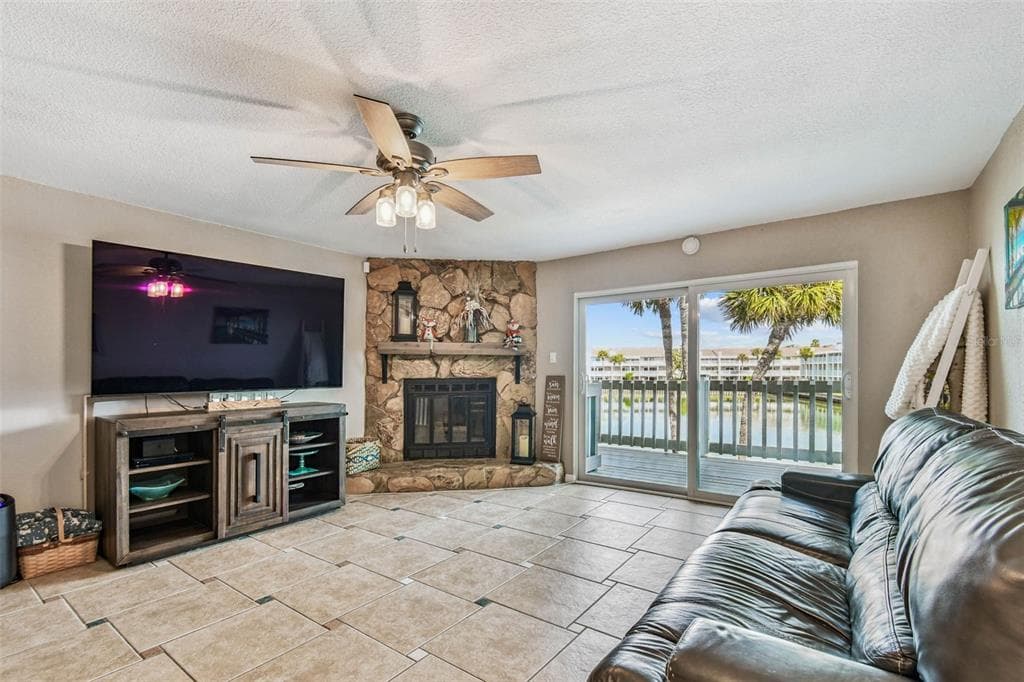 12134 CAPRI CIR S 803 photo 3