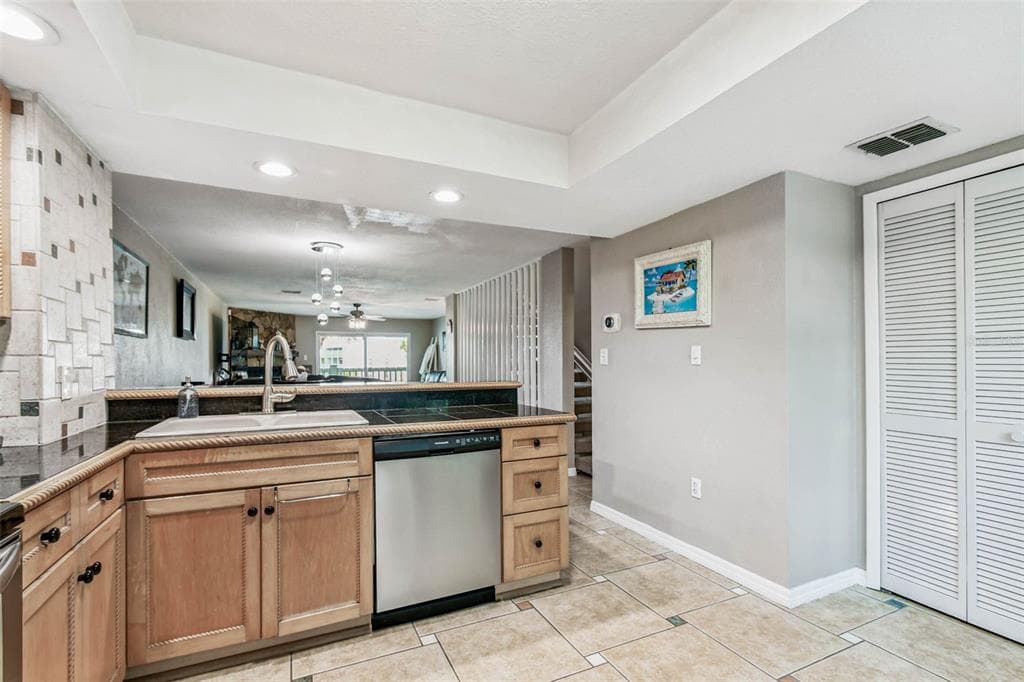 12134 CAPRI CIR S 803 photo 14