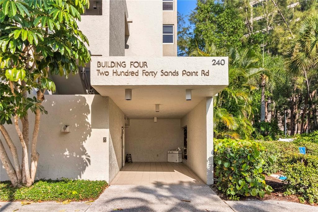240 SANDS POINT ROAD 4102 photo 2