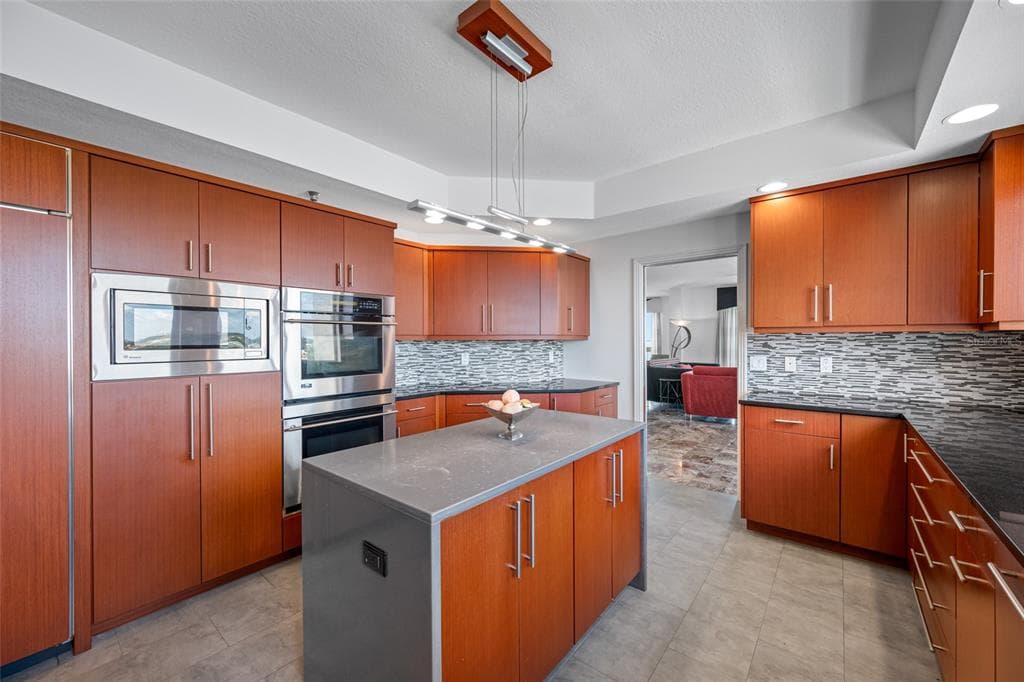 4717 DOLPHIN CAY LANE S 608 photo 17