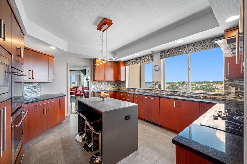 4717 DOLPHIN CAY LANE S 608 photo 18
