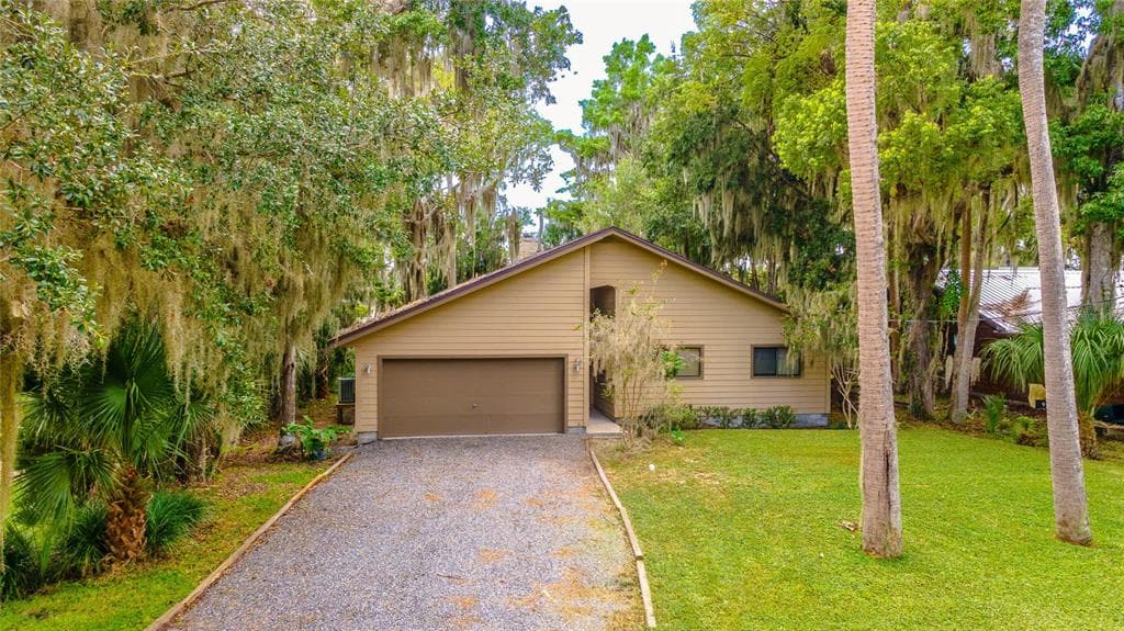 121 N LAKE GEORGE DRIVE photo 3