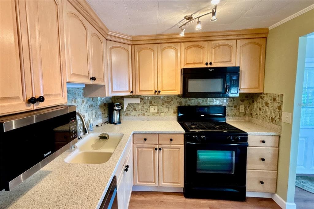 144 AMERICANA COURT NE 218 photo 9