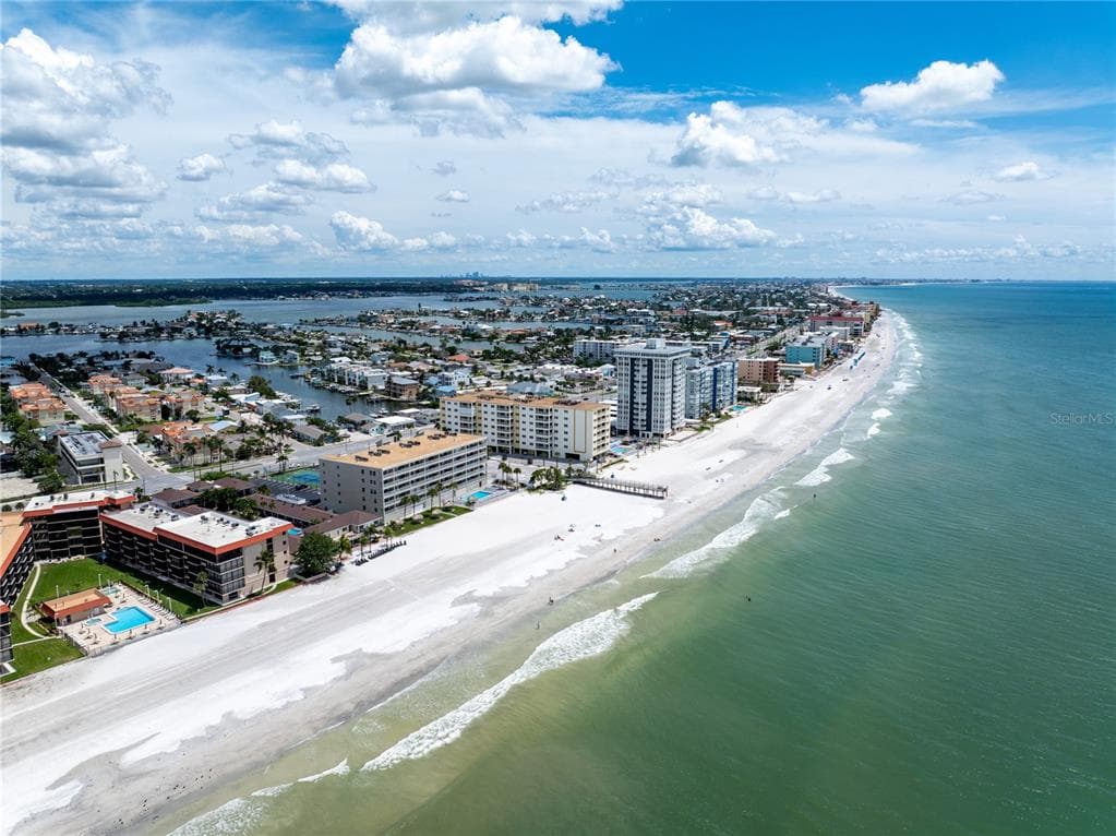 17450 GULF BOULEVARD 206 photo 6
