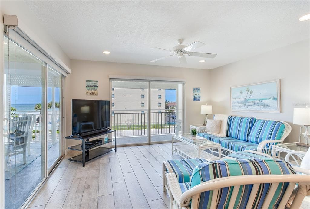 17450 GULF BOULEVARD 206 photo 12