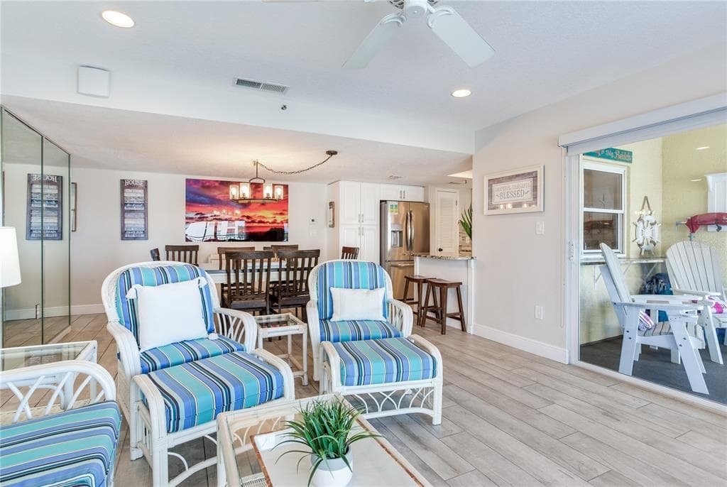 17450 GULF BOULEVARD 206 photo 22