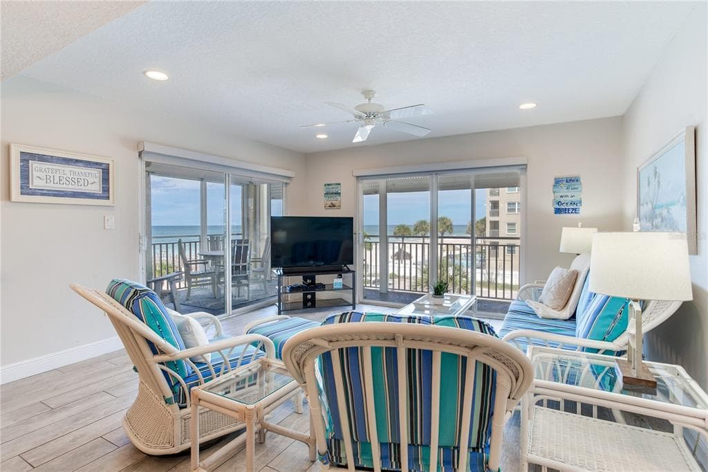17450 GULF BOULEVARD 206 photo 10