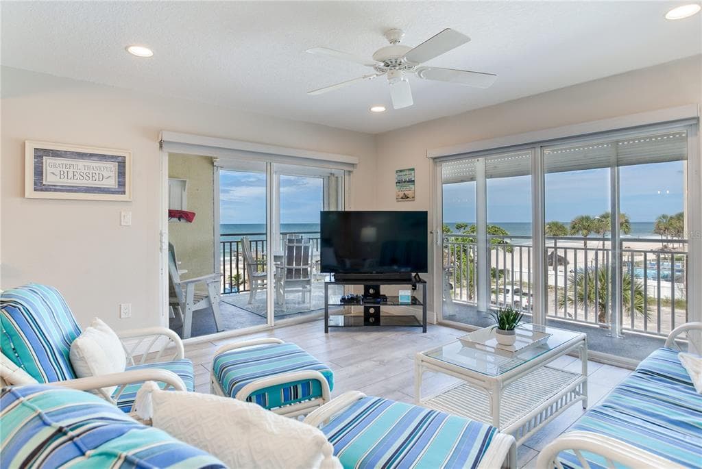 17450 GULF BOULEVARD 206 photo 11