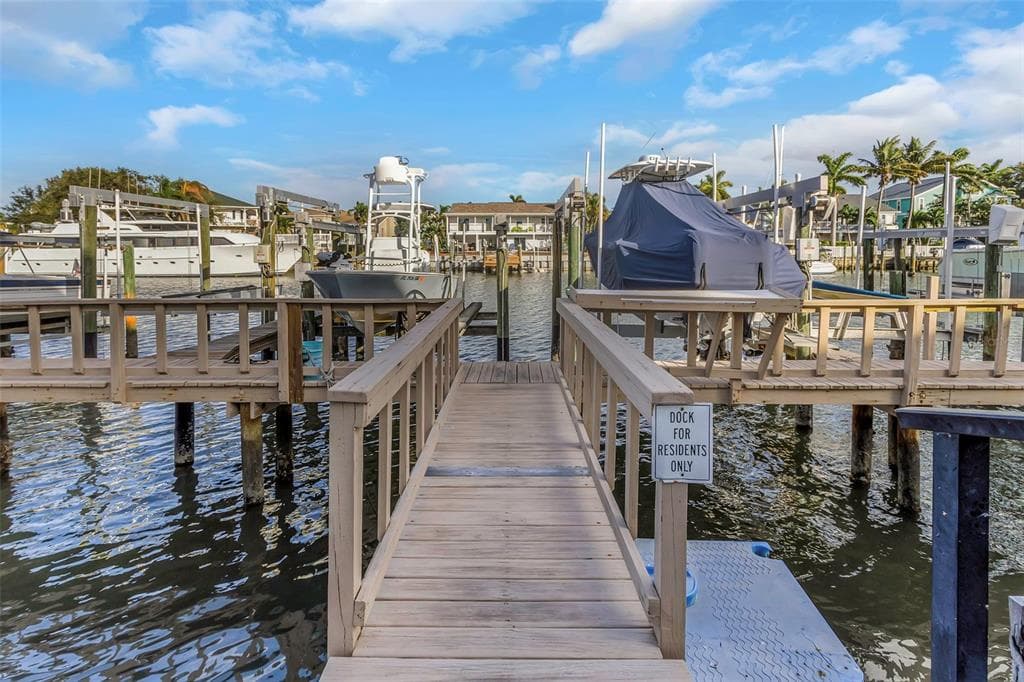 745 PINELLAS BAYWAY S #207 4