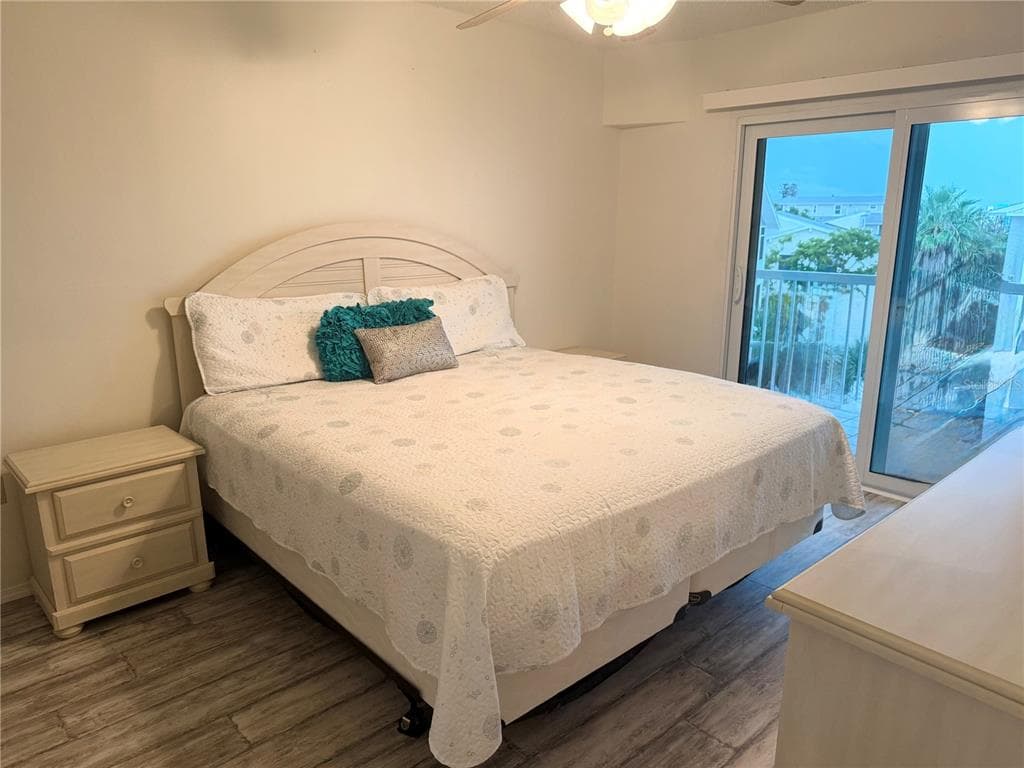 1480 GULF BOULEVARD 304 photo 17